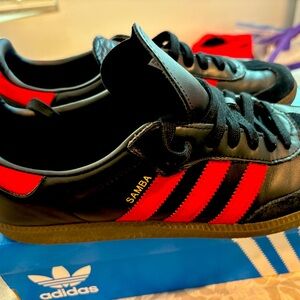 Red and black ADIDAS Samba x Manchester United size 10 US Soccer football shoes